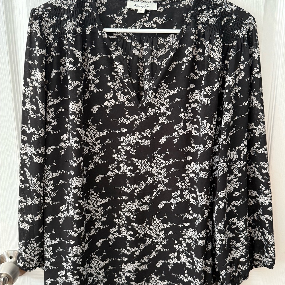 Fun 2 Fun Black and White Floral Blouse